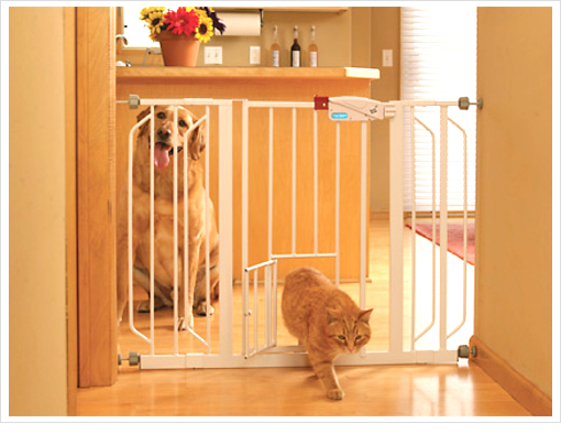 Walk-Thru Gate w/ Pet Door