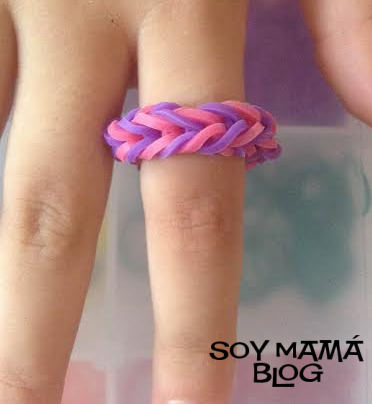 Anillo con tejido con ligas Ring with Rainbow loom