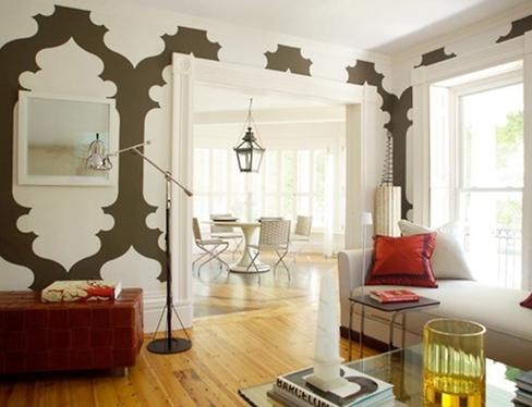 The dramatic forms of lamps and other objects are what make the decor sizzle.