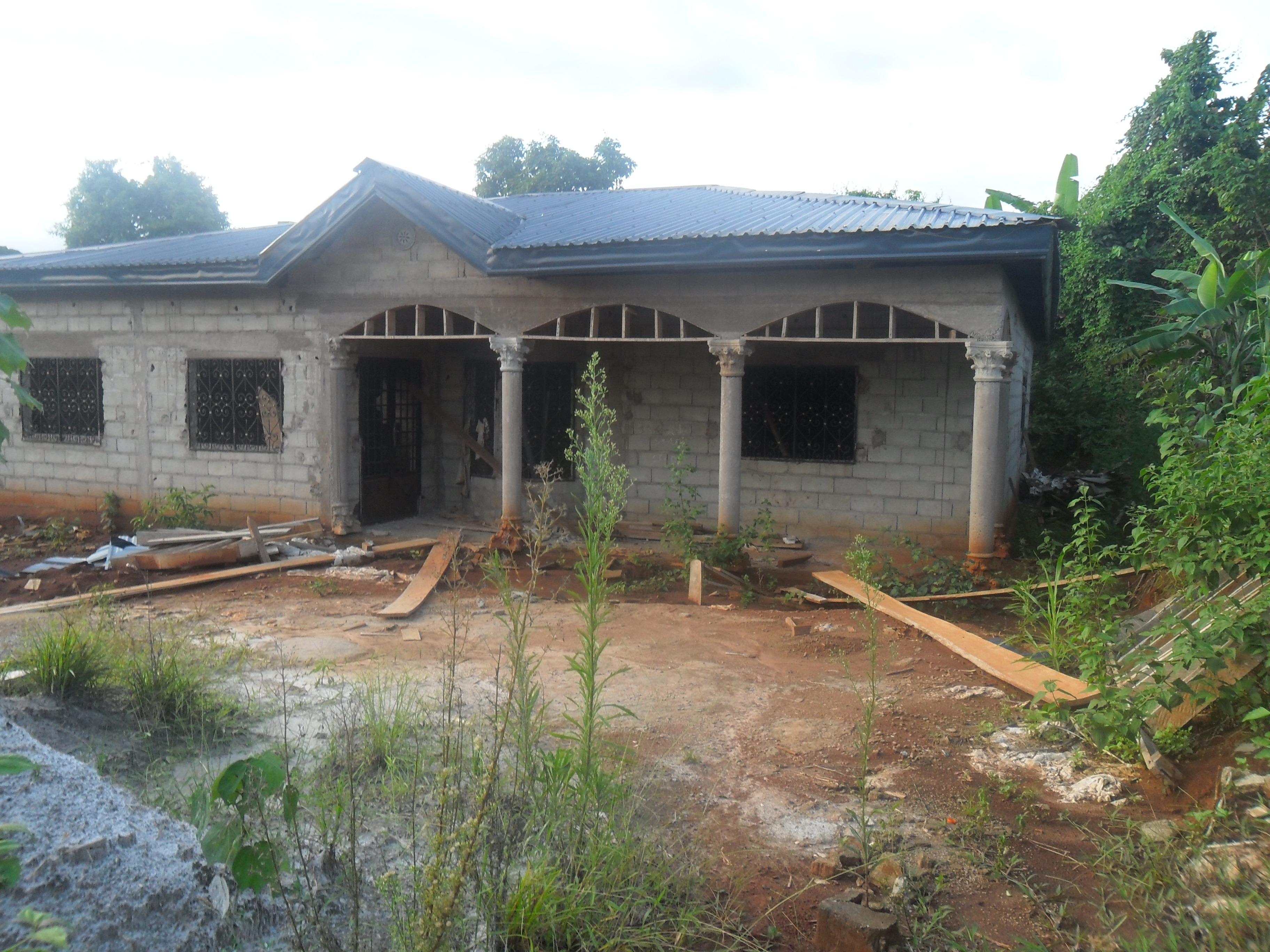 MAISON À VENDRE VILLA INACHEVÉE yaounde