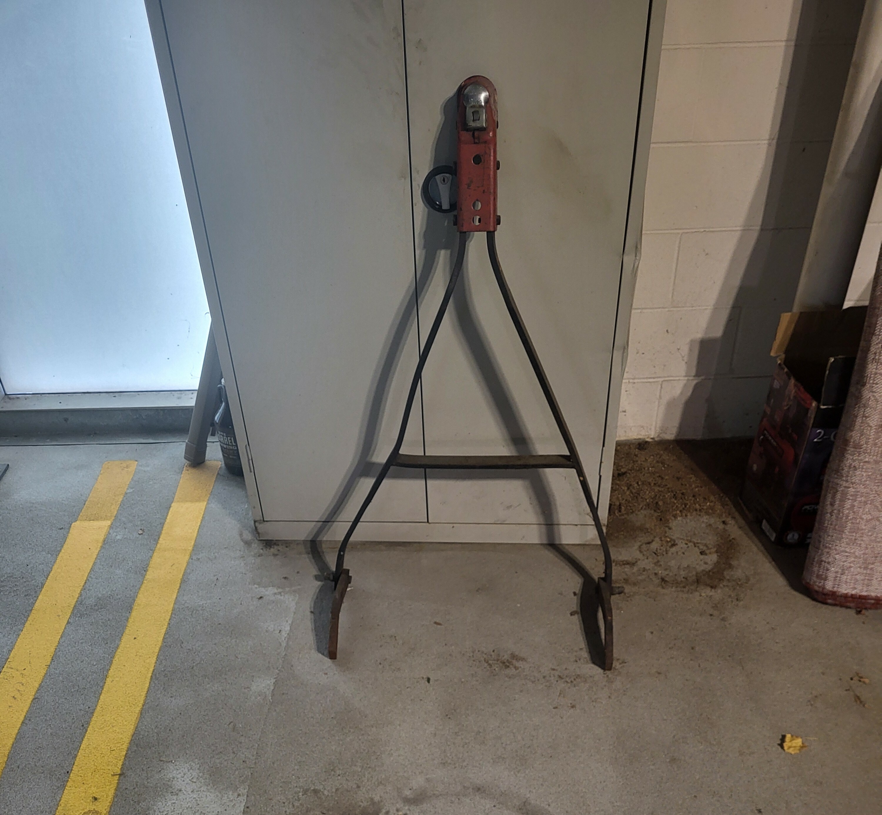 tonneau cover tow bar