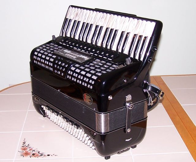 Beltuna Leader V MIDI Amplified Accordion PHILADELPHIA PENNSYLVANIA