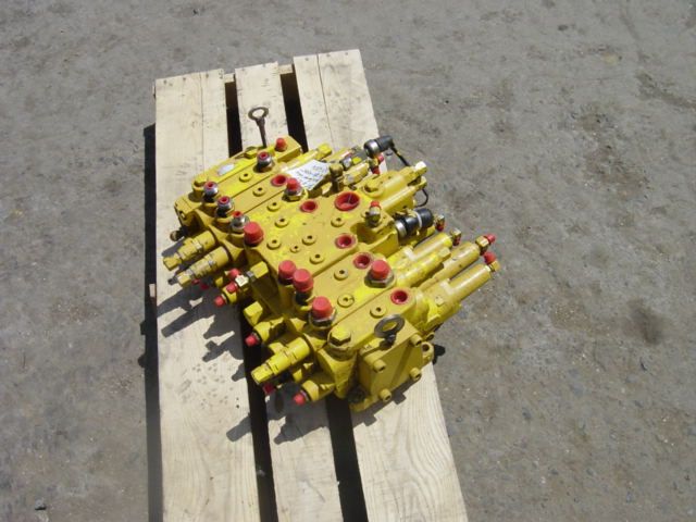 Caterpillar E70B Excavator Main Control Valve