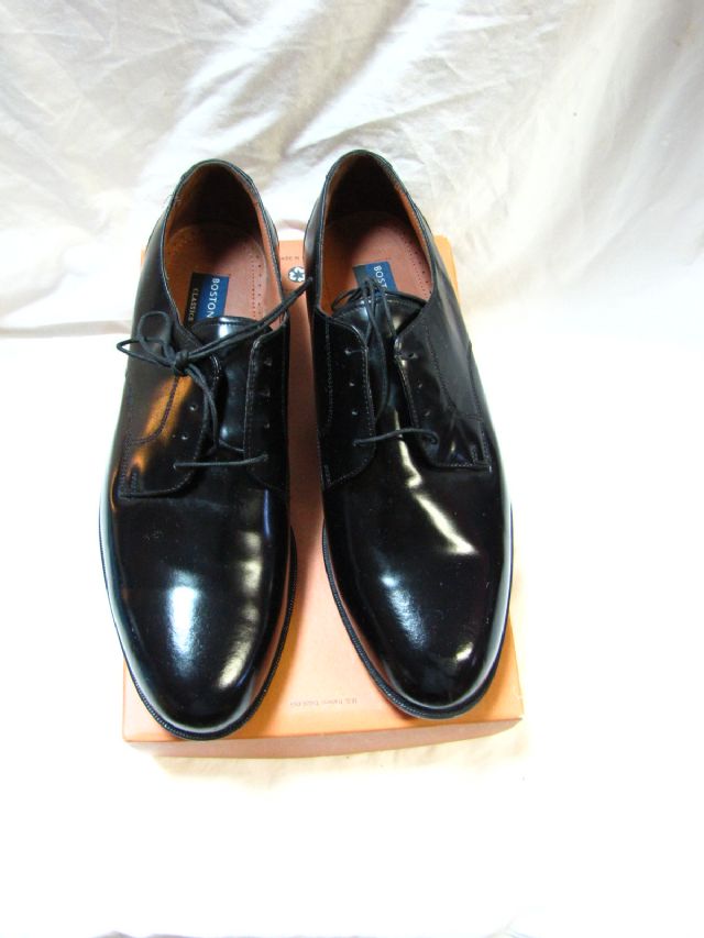Mens dress shoes size 14D