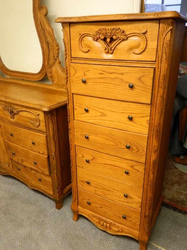 Oakwood Interiors Complete set SALT LAKE CITY UTAH Furniture For Sale