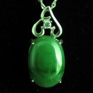 NATURAL HETIAN JADE/WOMEN PENDANT