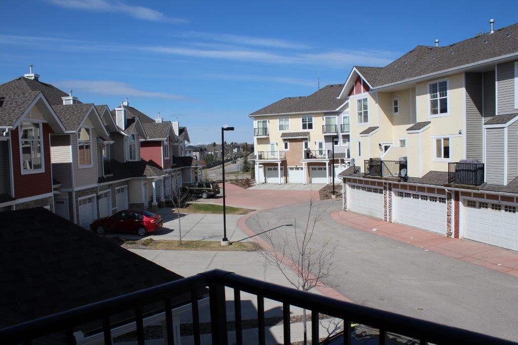 Comfortable Townhouse in West Springs (RP150) ON HOLD