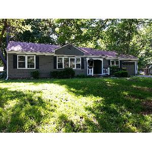 Beautifully maintained charming 3 bedroom home ...