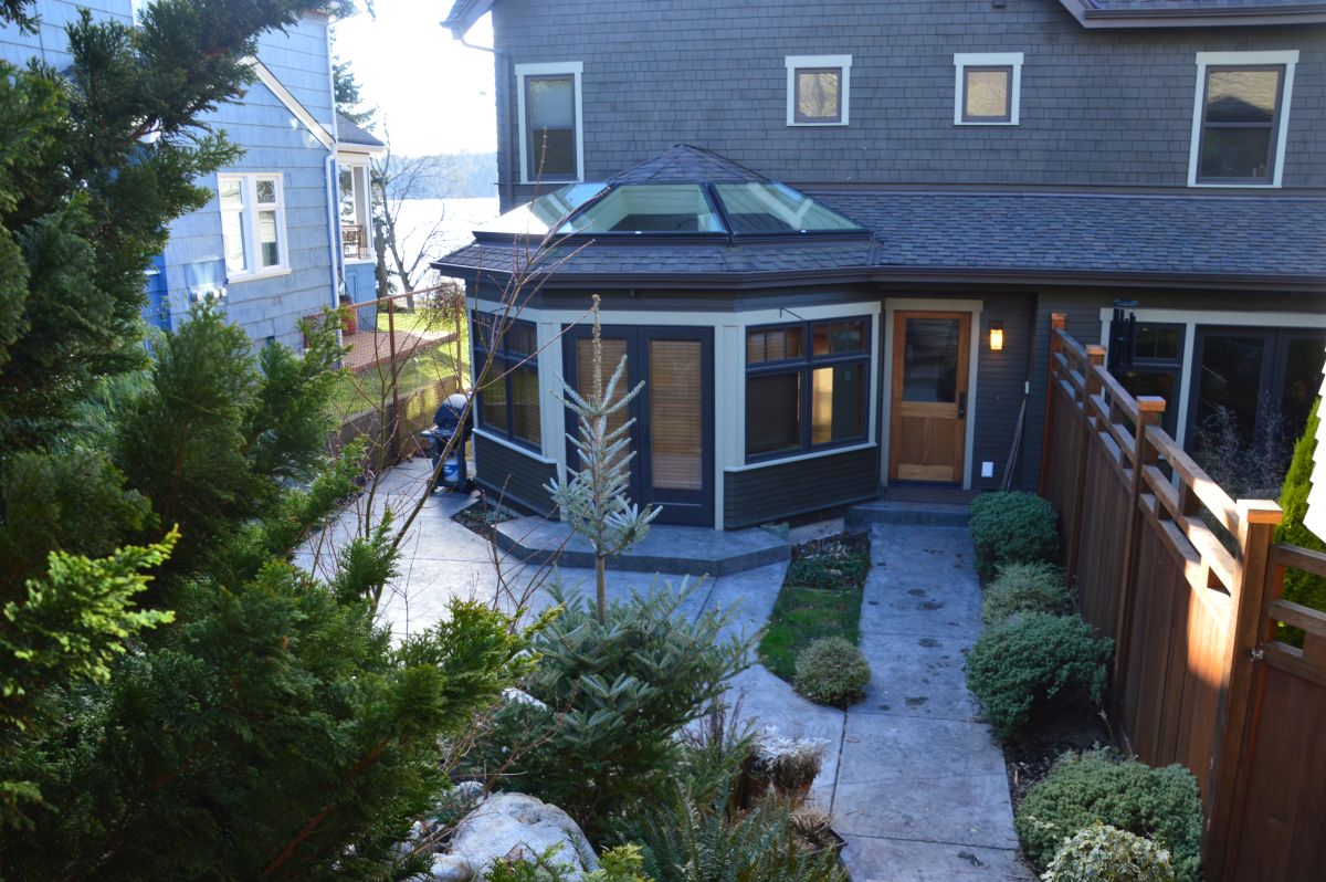 Available 2/10 Luxurious Green Lake Home in Prime Location