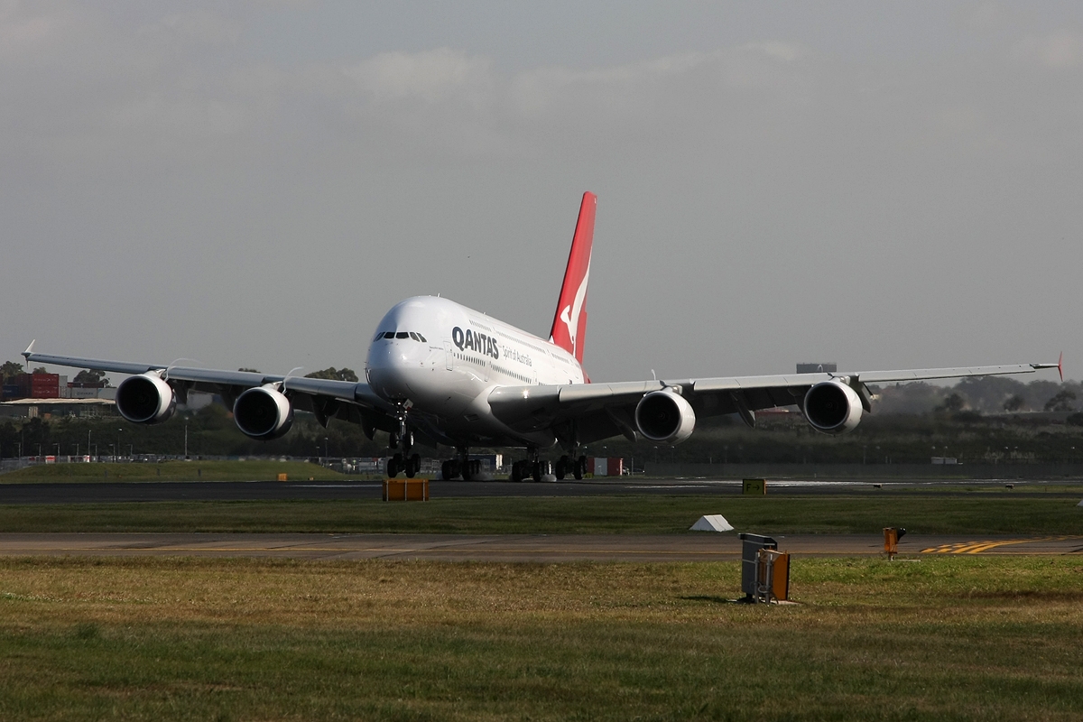 Qantas's first A380 landing in Sydney on 21 September 2008