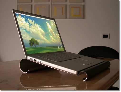 Nuovo supporto in alluminio per notebook