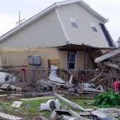 Damaged_house