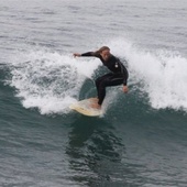 Betty_surfs_for_ar
