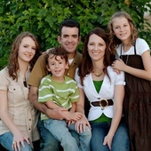 Family_portrait_2010_693x604