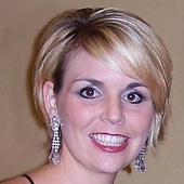 3-14167-a6e060db-92a0-4f39-99cc-5678b7928c69-nwf_moa_military_ball_-_2010-1
