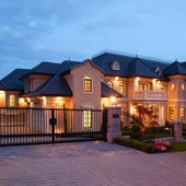 Mansionhouseexteriorvancouverdusk