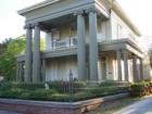 Antebellum Style Front Street Home
      Photo By Ginger Sala