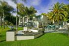 The legendary No Fear Estate in La Costa (off Alga) has spectacular golf frontage on the La Costa Golf Course.