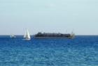 Catamaran taking diners off Waikiki