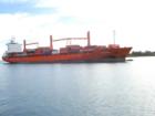 German flag container ship enters harbor