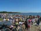 Crowded Willows Beach to watch the Snowbirds Victoria Performance