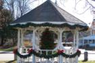 Pelham - town center - christmas
      (c) 2007 Joan Whitebook