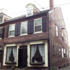 Packet Alley House, Old New Castle. Packet boats once landed on the river here and transferred passengers and goods to coaches, later trains.