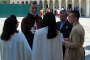 diretor-religioso-com-pais-e-alunos