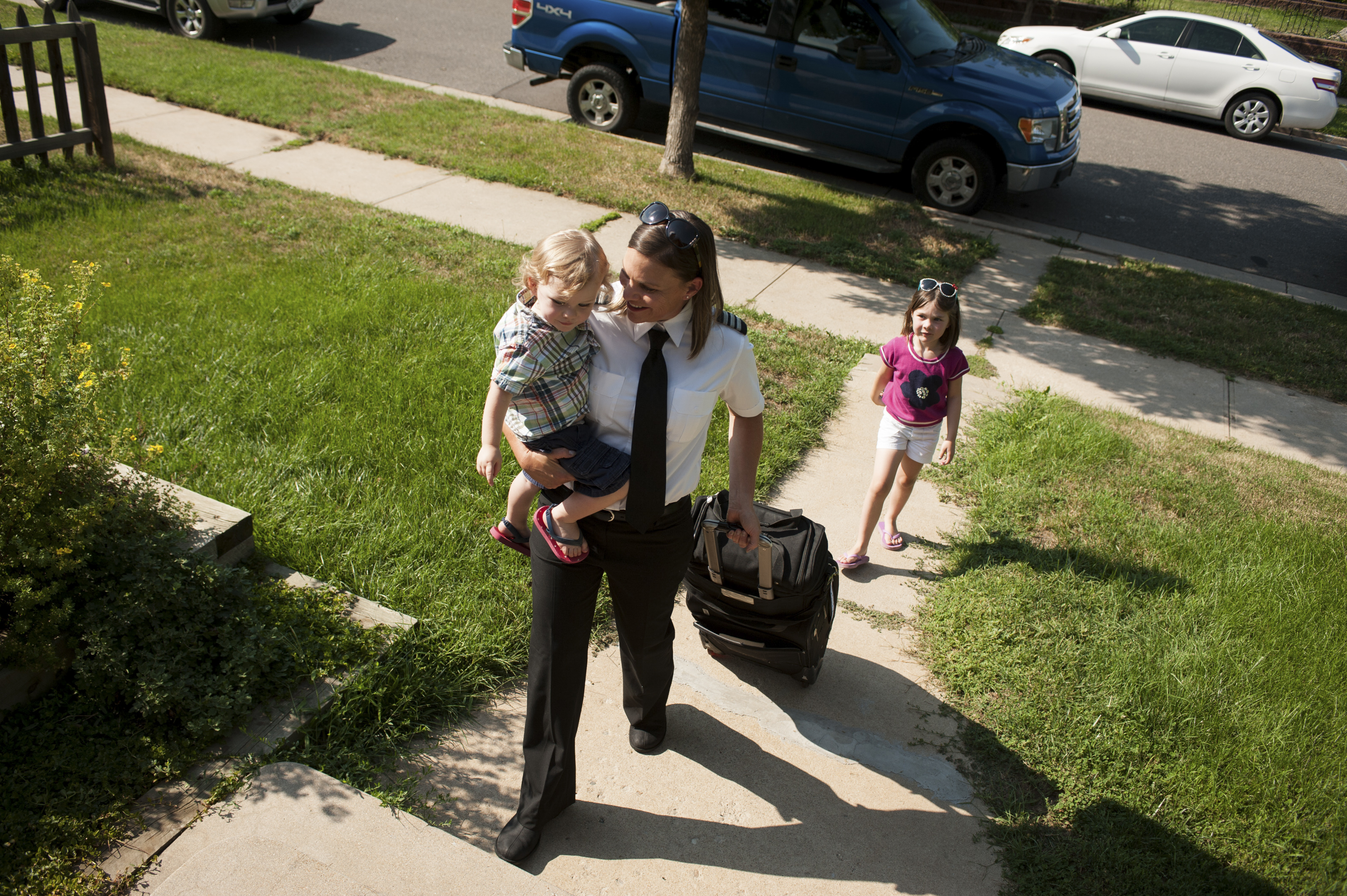 When the captain is Mom: Accommodating new motherhood at 30,000 feet