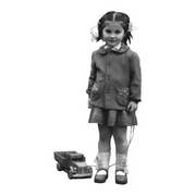 Galina-med-bil-square_card