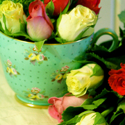 Bright_green_cup_with_roses_card