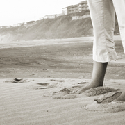 Footprints__bw_2024_card