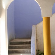 Yellow_column_and_stairs_card