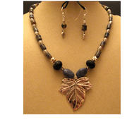Metal_leaf_clay_bead_necklace_002_card