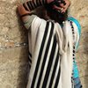 Man_at_the_wall_praying_thumb
