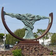 La_lucha_escultura_card