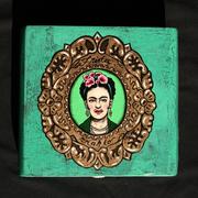 Frida_box_top_card