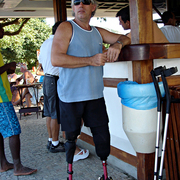 Tulio_kioske_praia_04_01_2007_card