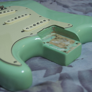 Fender_avri_body_card