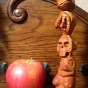 Totem_with_apple_card