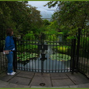Img_3953_moi_in_garden_resize_card