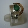Ring_inlaid_emerald_thumb
