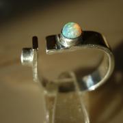 Ring_inlaid_moon_stone_card