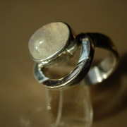 Ring_inlaid_moon_stone_ii_card