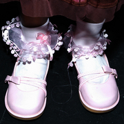 Pink_shoes_and_lace_card