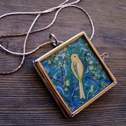 Goldenglasslocketpendantnecklace_acrylic_fullviewoutsidereszed_card