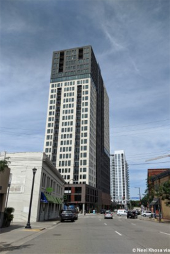 The 407,530 square-foot apartment property includes 283 units and 6,000 square feet of retail space.
