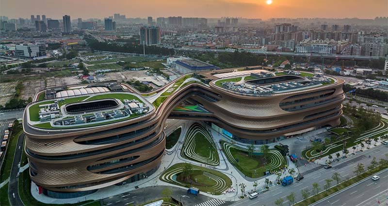Infinitus Plaza was inaugurated on November 11. Photograph by Liang Xue.