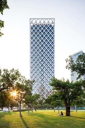 The Shenzhen Rural Bank HQ. is in the center of one of Shenzhen's main business districts. (c) Seth Powers