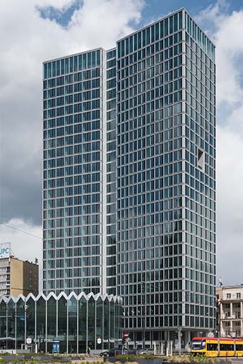 Insurance, medical, and trade tenants are among the newcomers to the Widok Towers. (c) Adrian Grycuk CC-BY-SA